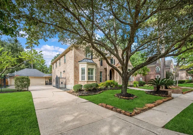 Photo 3 of Single family home for sale at 2822 Hazy Hillside Ct, Kingwood, TX 77345 | MLS# 13397470 | Listing updated on 2026-10-07