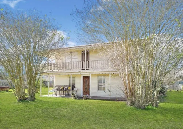 Photo 3 of Single family home for sale at 610 12th Street, Dickinson, TX 77539 | MLS# 39083296 | Listing updated on 2026-09-28