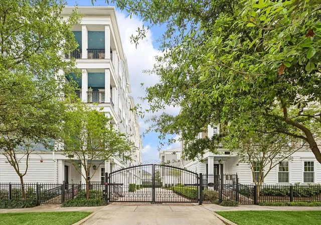 Photo 2 of Single family home for sale at 326 W 18th Street, Houston, TX 77008 | MLS# 19267831 | Listing updated on 2026-09-13