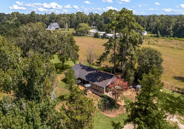 Photo 3 of Single family home for sale at 301 Beverly Ln, Shepherd, TX 77371 | MLS# 28217384 | Listing updated on 2026-09-20