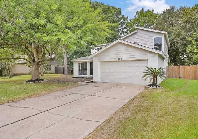 Photo 2 of Single family home for sale at 902 Essex Dr, Friendswood, TX 77546 | MLS# 54437739 | Listing updated on 2026-09-19