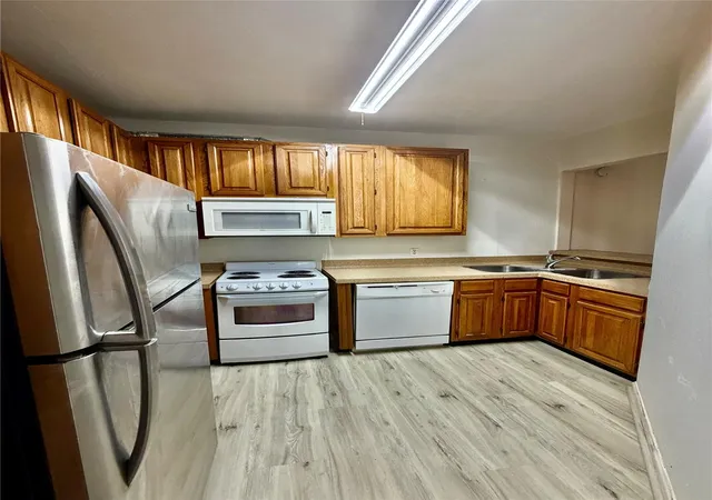 Photo 3 of Condo for sale at 2213 S Braeswood Blvd #13A, Houston, TX 77030 | MLS# 25128359 | Listing updated on 2026-09-09