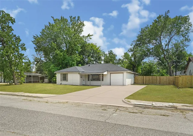 Photo 3 of Single family home for sale at 119 West Ave, Pasadena, TX 77502 | MLS# 88417329 | Listing updated on 2026-09-13