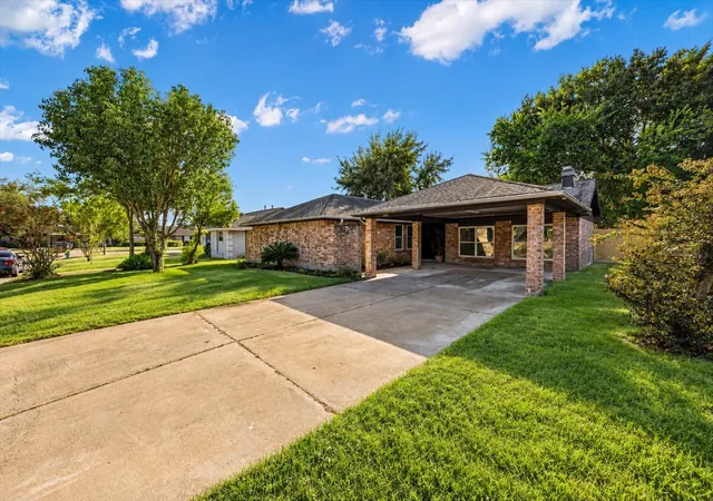 Photo 2 of Single family home for sale at 5507 Bertellis Ln, Houston, TX 77091 | MLS# 20801617 | Listing updated on 2026-10-04