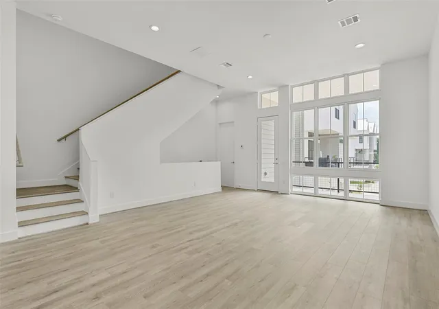 Photo 4 of Single family home for sale at 2835 Decker Pl, Houston, TX 77003 | MLS# 30889969 | Listing updated on 2026-09-26
