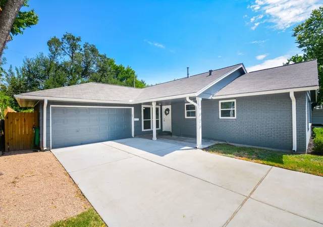 Photo 2 of Single family home for sale at 7926 Ridgeview Dr, Houston, TX 77055 | MLS# 34738325 | Listing updated on 2026-09-13
