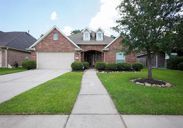 Photo 2 of Single family home for sale at 28038 Emma Gdns Ln, Spring, TX 77386 | MLS# 29405135 | Listing updated on 2026-09-03