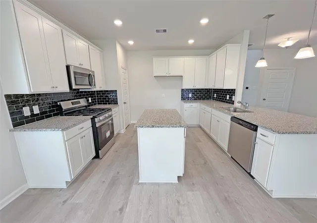 Photo 4 of Single family home for sale at 6010 Royal Palm Dr, Manvel, TX 77578 | MLS# 46993334 | Listing updated on 2026-09-04