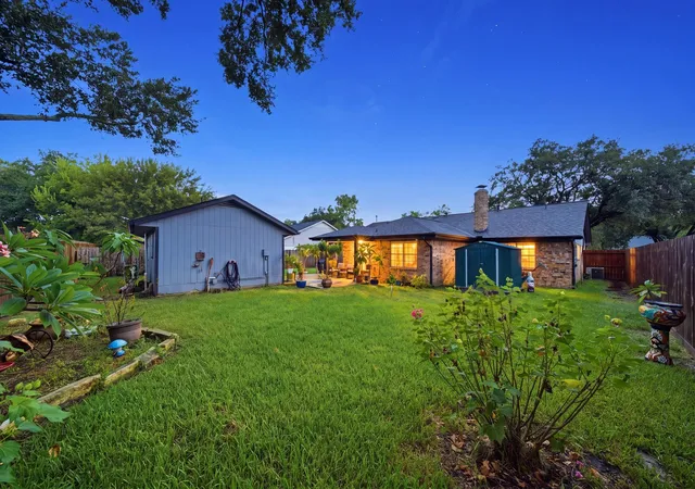 Photo 2 of Single family home for sale at 1814 Crooked Crk Ln, Pearland, TX 77581 | MLS# 91219873 | Listing updated on 2026-10-06