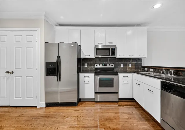 Photo 3 of Condo for sale at 1342 Rutland St #210, Houston, TX 77008 | MLS# 16904591 | Listing updated on 2026-09-15
