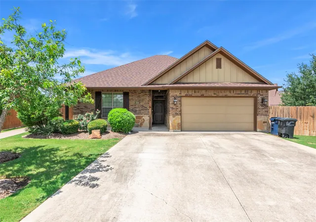 Photo 1 of Single family home for sale at 3101 Papa Bear Dr, College Station, TX 77845 | MLS# 75932089 | Listing updated on 2026-09-11