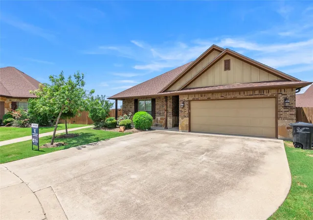 Photo 2 of Single family home for sale at 3101 Papa Bear Dr, College Station, TX 77845 | MLS# 75932089 | Listing updated on 2026-09-11