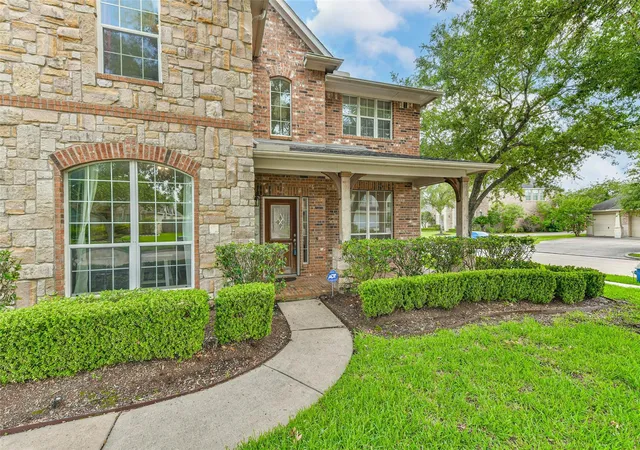 Photo 3 of Single family home for sale at 12206 Bell Crk Dr, Pearland, TX 77584 | MLS# 38260998 | Listing updated on 2026-09-12