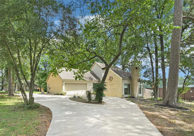 Photo 3 of Single family home for sale at 71 April Wind Dr S, Montgomery, TX 77356 | MLS# 73798803 | Listing updated on 2026-10-07
