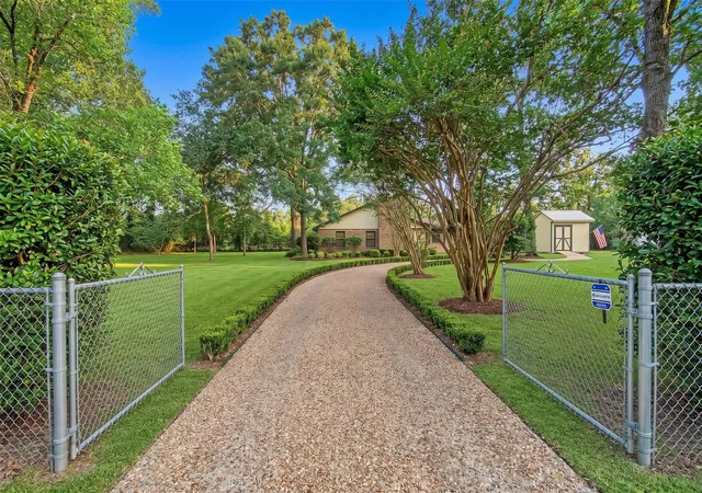 Photo 1 of Single family home for sale at 6556 Golden Oaks Dr, Conroe, TX 77385 | MLS# 60522406 | Listing updated on 2026-09-25