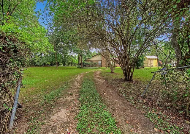 Photo 2 of Single family home for sale at 6556 Golden Oaks Dr, Conroe, TX 77385 | MLS# 60522406 | Listing updated on 2026-09-25