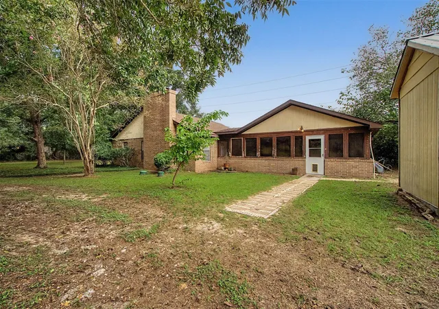 Photo 3 of Single family home for sale at 6556 Golden Oaks Dr, Conroe, TX 77385 | MLS# 60522406 | Listing updated on 2026-09-25