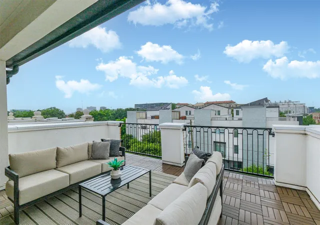 Photo 3 of Townhouse for sale at 3907 Austin St, Houston, TX 77004 | MLS# 25214500 | Listing updated on 2026-09-27