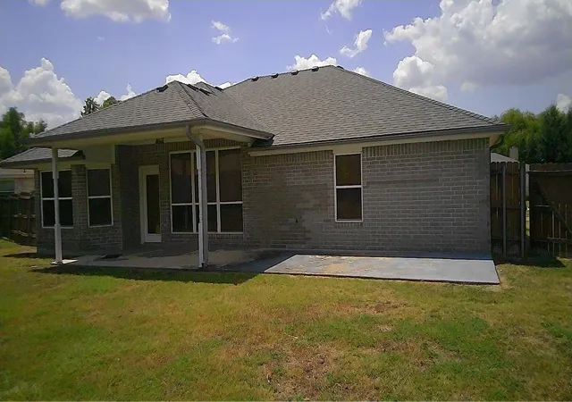 Photo 1 of Sale Pending at 5105 Southern Xing Dr, Temple, TX 76502 | MLS# 98507036 | Listing updated on 2026-10-08