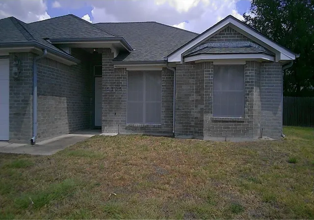 Photo 2 of Sale Pending at 5105 Southern Xing Dr, Temple, TX 76502 | MLS# 98507036 | Listing updated on 2026-10-08