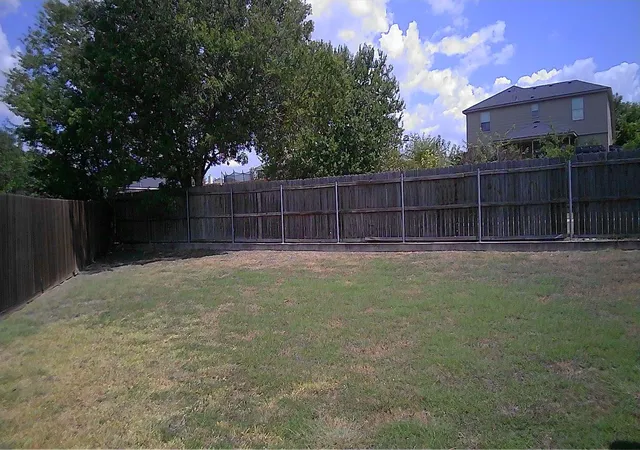 Photo 4 of Sale Pending at 5105 Southern Xing Dr, Temple, TX 76502 | MLS# 98507036 | Listing updated on 2026-10-08
