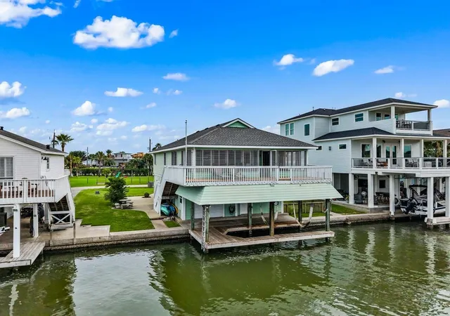 Photo 3 of Single family home for sale at 16610 Tern Rd, Galveston, TX 77554 | MLS# 16449818 | Listing updated on 2026-09-14