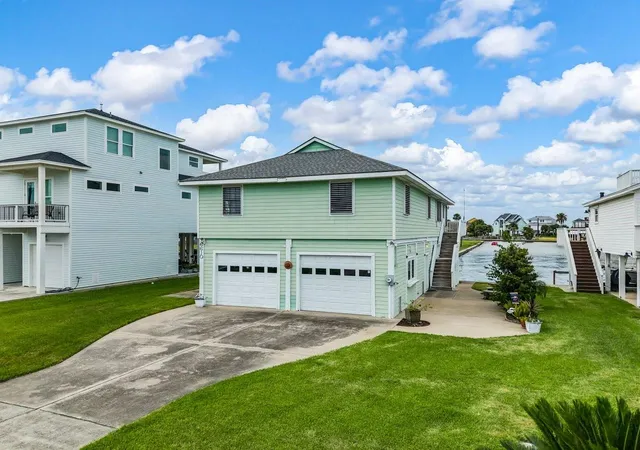 Photo 3 of Single family home for sale at 16610 Tern Rd, Galveston, TX 77554 | MLS# 16449818 | Listing updated on 2026-09-14