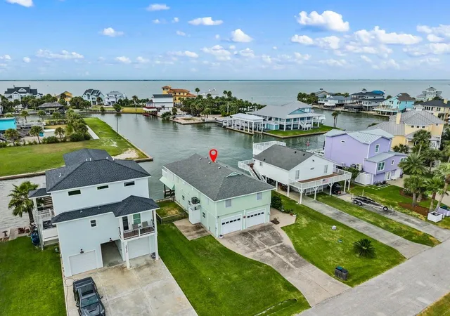 Photo 4 of Single family home for sale at 16610 Tern Rd, Galveston, TX 77554 | MLS# 16449818 | Listing updated on 2026-09-14