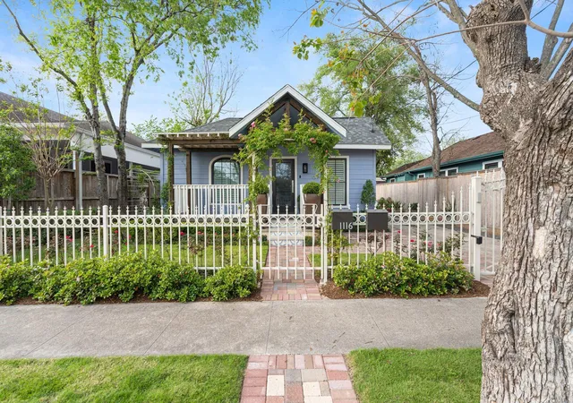 Photo 1 of Single family home for sale at 1116 Nadine St, Houston, TX 77009 | MLS# 10325034 | Listing updated on 2026-09-23