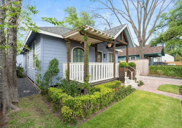 Photo 3 of Single family home for sale at 1116 Nadine St, Houston, TX 77009 | MLS# 10325034 | Listing updated on 2026-09-23