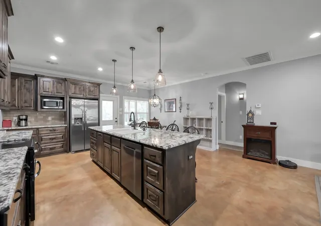 Photo 4 of Single family home for sale at 130 Cedar Ct, Magnolia, TX 77355 | MLS# 76548674 | Listing updated on 2026-09-23