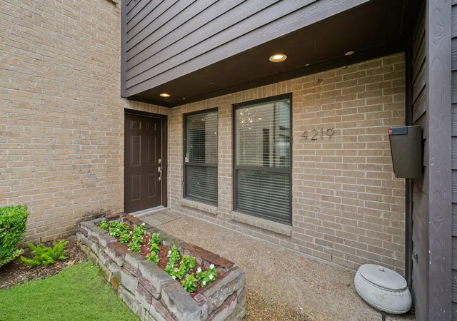 Photo 1 of Townhouse for sale at 4219 W Alabama St, Houston, TX 77027 | MLS# 47618014 | Listing updated on 2026-09-07