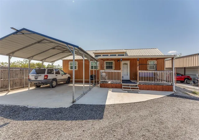 Photo 2 of Single family home for sale at 128 Cheyenne Dr, Bridgeport, TX 76426 | MLS# 36164915 | Listing updated on 2026-09-11