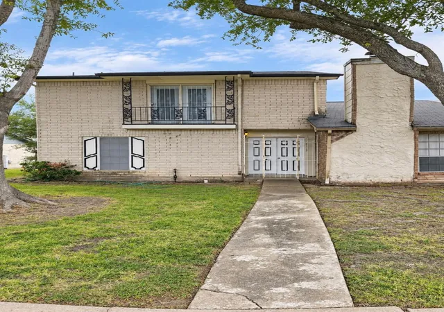 Photo 3 of Sale Pending at 13115 Clarewood Dr, Houston, TX 77072 | MLS# 1071761 | Listing updated on 2026-10-04