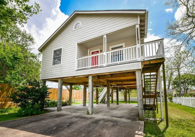 Photo 1 of Single family home for sale at 704 6th Street, Kemah, TX 77565 | MLS# 75646354 | Listing updated on 2026-09-12