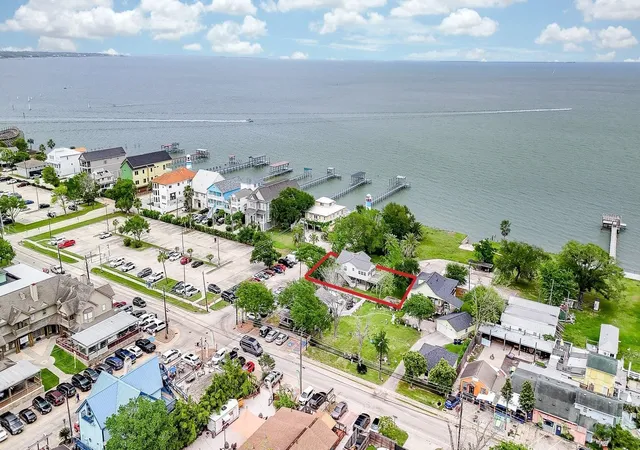 Photo 37 of Sale Pending at 704 6th Street, Kemah, TX 77565 | MLS# 75646354 | Listing updated on 2026-10-07