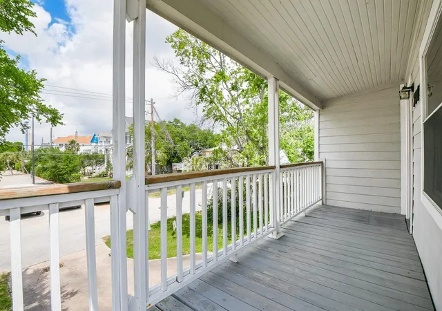 Photo 3 of Single family home for sale at 704 6th Street, Kemah, TX 77565 | MLS# 75646354 | Listing updated on 2026-09-12