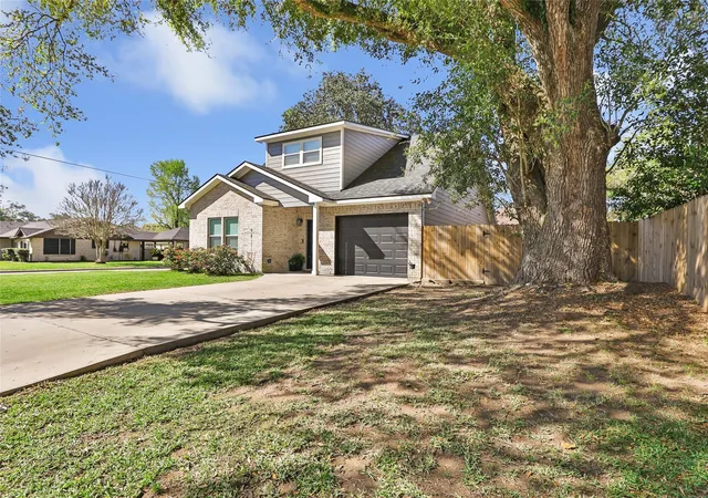 Photo 1 of Sale Pending at 2201 Maple Ave, Liberty, TX 77575 | MLS# 33447560 | Listing updated on 2026-10-05