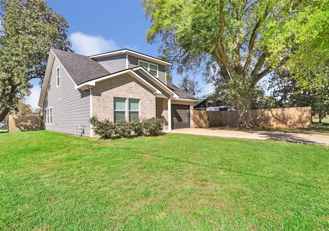 Photo 3 of Sale Pending at 2201 Maple Ave, Liberty, TX 77575 | MLS# 33447560 | Listing updated on 2026-10-05
