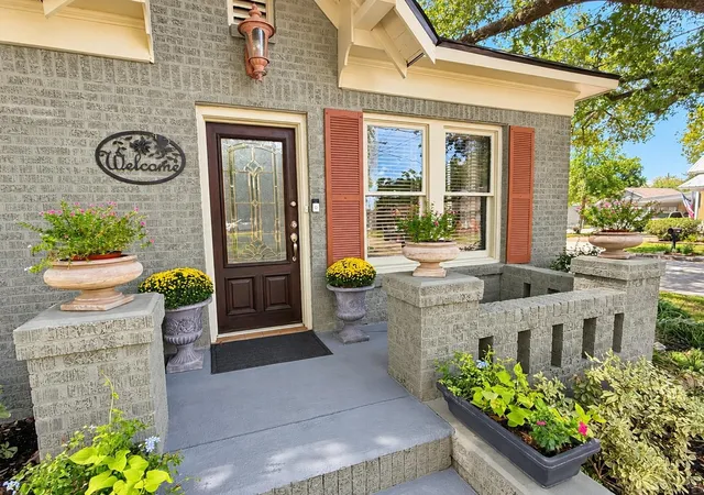 Photo 2 of Sale Pending at 415 N Ave D, Humble, TX 77338 | MLS# 4631036 | Listing updated on 2026-09-16