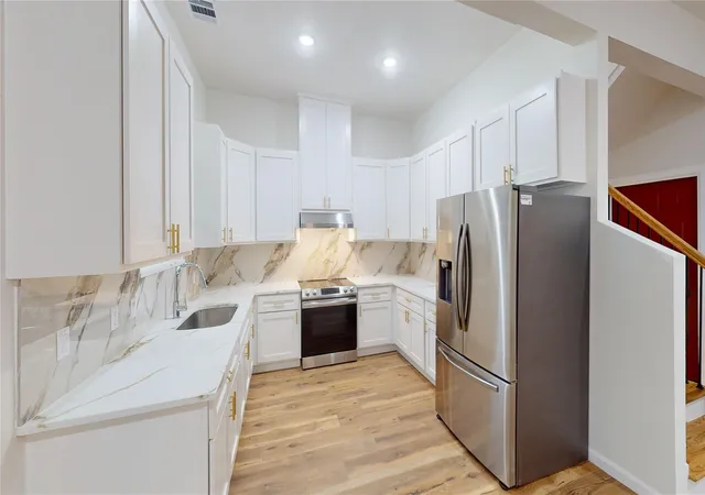 Photo 4 of Single family home for sale at 21665 County Rd 3749d, Cleveland, TX 77327 | MLS# 95293564 | Listing updated on 2026-09-25