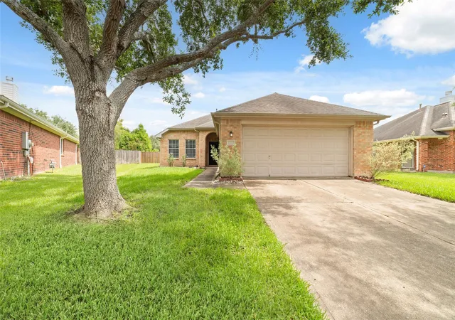Photo 2 of Single family home for sale at 13605 Trl Meadow Ln, Rosharon, TX 77583 | MLS# 31541513 | Listing updated on 2026-09-12