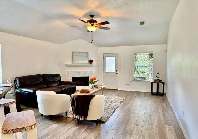 Photo 4 of Single family home for sale at 13605 Trl Meadow Ln, Rosharon, TX 77583 | MLS# 31541513 | Listing updated on 2026-09-12