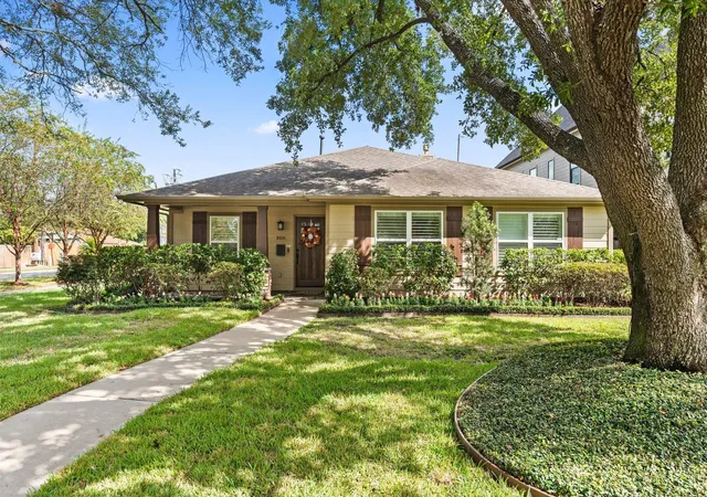 Photo 1 of Single family home for sale at 1858 Chantilly Ln, Houston, TX 77018 | MLS# 58533727 | Listing updated on 2026-09-23