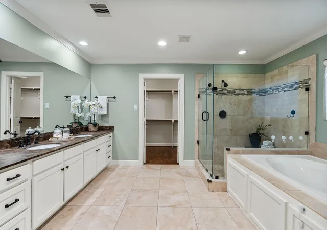 Photo 4 of Single family home for sale at 1858 Chantilly Ln, Houston, TX 77018 | MLS# 58533727 | Listing updated on 2026-09-23