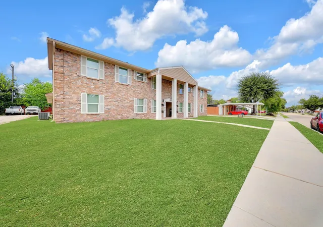 Photo 2 of Multi family home for sale at 1210 Wafer St #4, Pasadena, TX 77506 | MLS# 27545322 | Listing updated on 2026-09-18