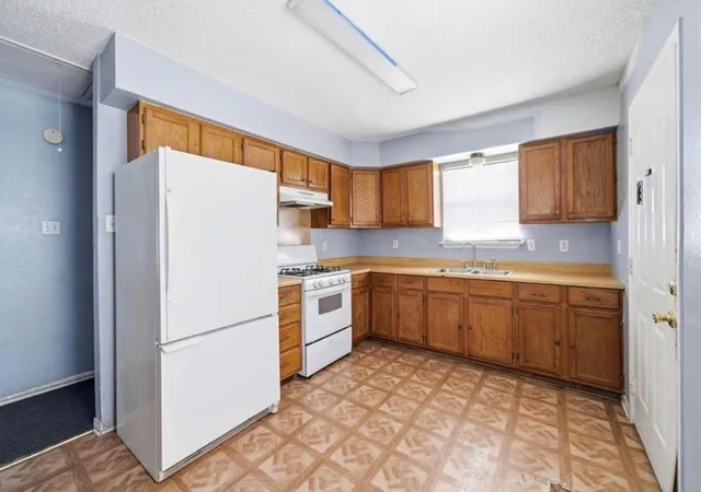 Photo 3 of Single family home for sale at 406 E 34th Street, Houston, TX 77018 | MLS# 34418111 | Listing updated on 2026-09-23