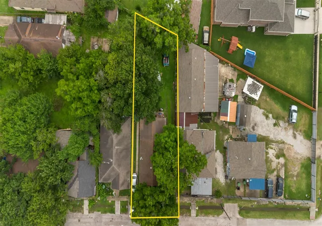 Photo 1 of Single family home for sale at 1612 Common St, Houston, TX 77009 | MLS# 87949224 | Listing updated on 2026-09-11