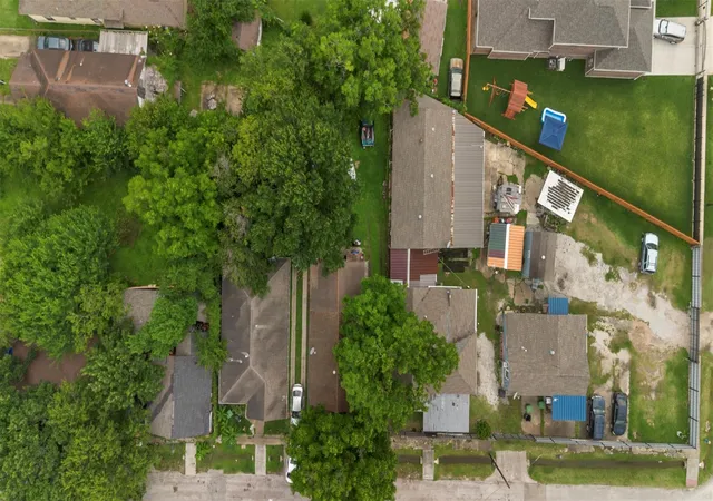 Photo 2 of Single family home for sale at 1612 Common St, Houston, TX 77009 | MLS# 87949224 | Listing updated on 2026-09-11
