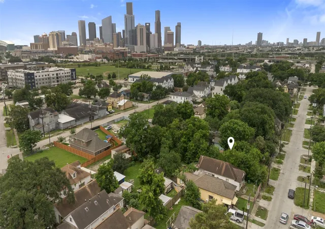 Photo 4 of Single family home for sale at 1612 Common St, Houston, TX 77009 | MLS# 87949224 | Listing updated on 2026-09-11